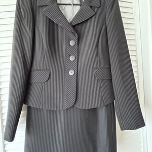 Tahari Arthur S. Levine Black Stripe Womens Skirt Suit 2P Jacket & Skirt Set